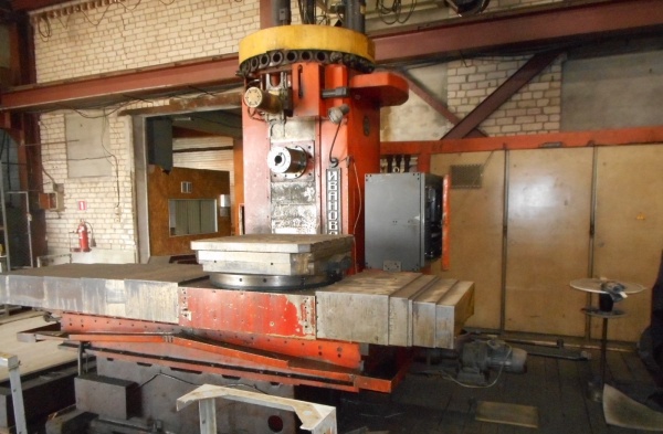 Горизонтально-фрезерный станок ИР800ПМ1Ф4 в рабочем состоянии