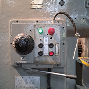 вертикально-фрезерный станок вм127М 1991