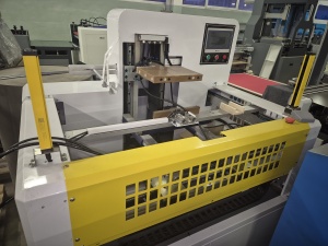 Полуавтомат для сборки пеналов