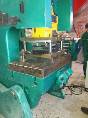 линию штамповки на базе кривошипного пресс КЕ2130А