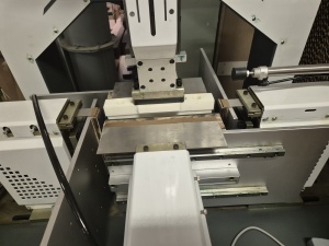 Полуавтоматическая машина для загибки клапанов на нестандартных коробках