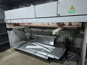 LVD MVS 31/6 ножницы гильотинные гидравлические с ЧПУ 6х3100 мм