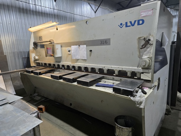 LVD MVS 31/6 ножницы гильотинные гидравлические с ЧПУ 6х3100 мм