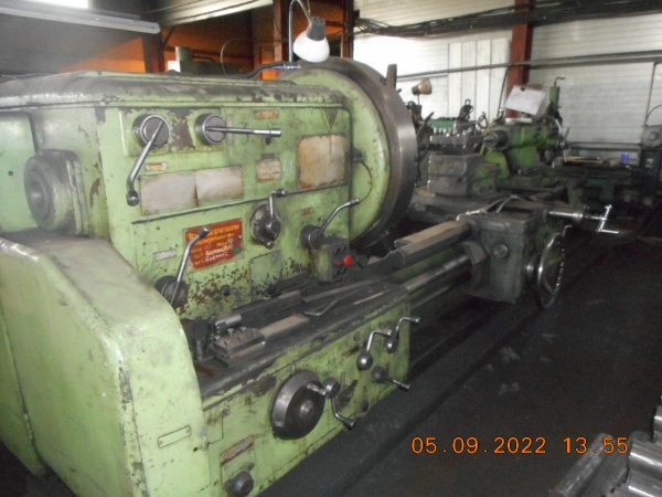 Токарно-винторезный станок 165 РМЦ2800