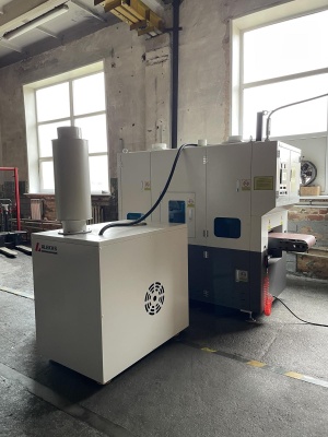 Шлифовальный станок по металлу с вакуумным подвижным столом и аспирацией