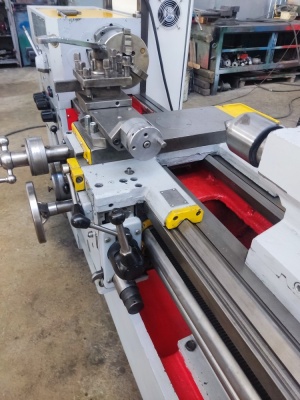 универсальный токарно-винторезный станок 16Б16