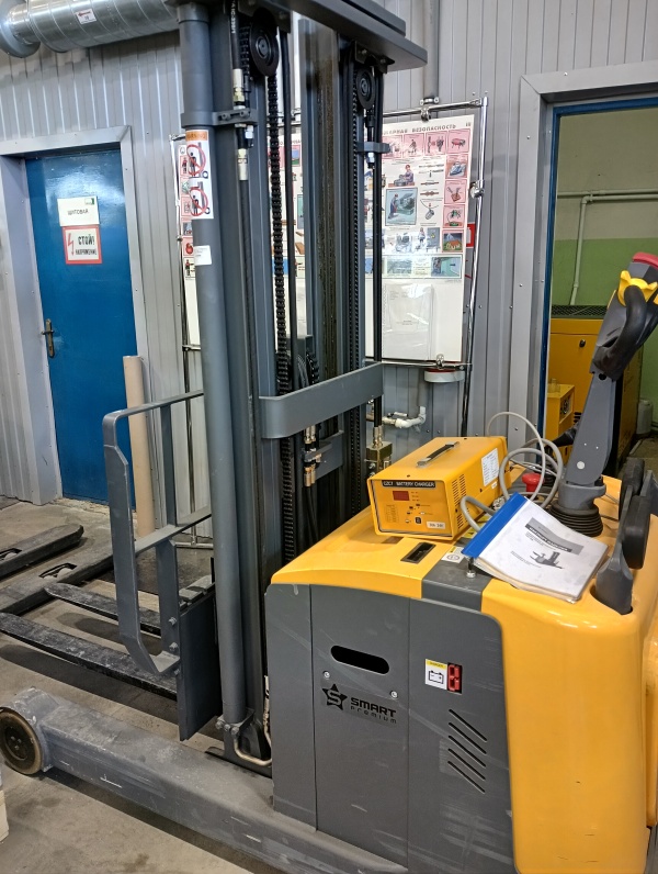 Штабелер электрический самоходный ричтрак CQD 15R