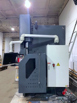 Гидравлический листогибочный пресс IRONMAC HPB-C 170/3200, как новый