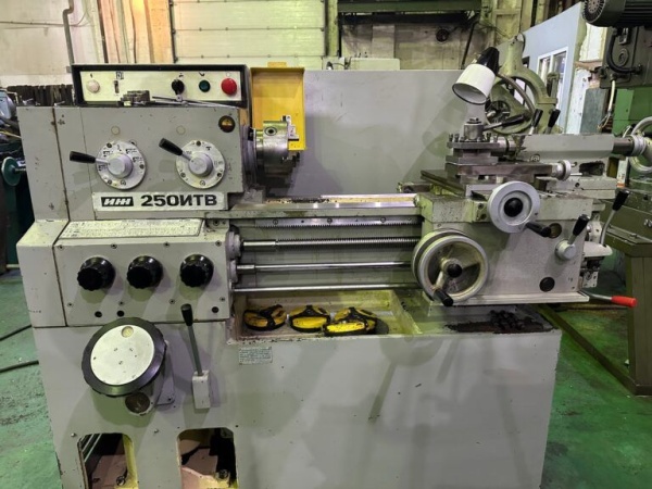 Токарный Винторезный станок с хранения ИЖ 250 ИТВ, РМЦ 500 мм