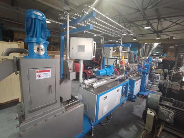 Линия компаудирования и грануляции на базе двухшнекового экструдера SHJ-36, LD-50, подводная система грануляции