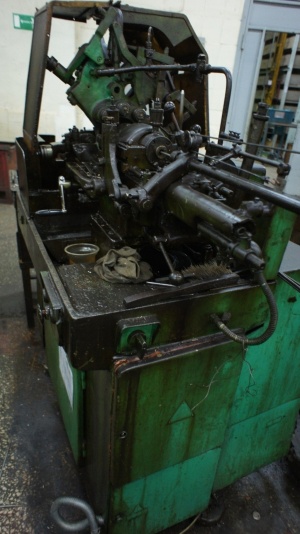 Токарный автомат продольного точения 1М06А