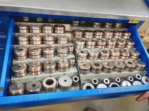 Револьверный координатно-пробивной пресс FINN-POWER X5