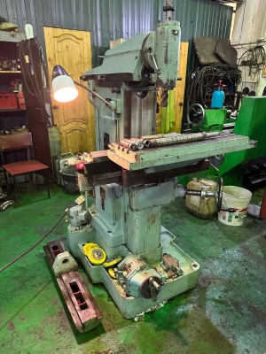 Широкоуниверсальный фрезерный станок с хранения СФ-676