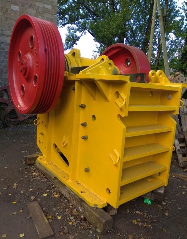 Щековая дробилка СМД-110А (600х900, 100 м3/ч)