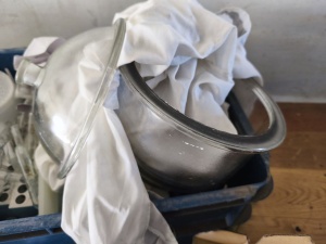 Лабораторная посуда, колбы, ёмкости, чашки петри, пробирки