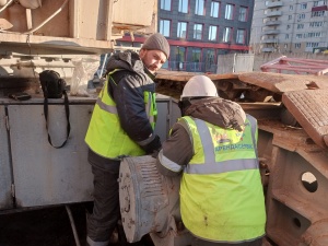 Монтаж гусеничного крана мкгс-100.1