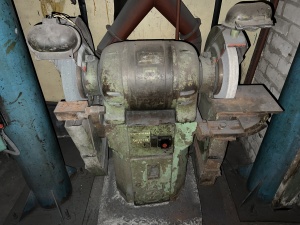 3Б634 точило напольное