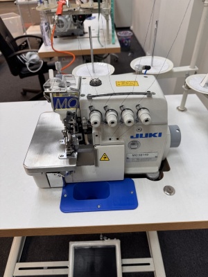 Оверлок четырехнитка JUKI с обрезкой нити, отсосом остатков ткани