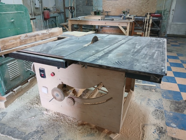 Распиловочный станок