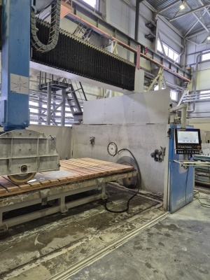 5-ОСЕВАЯ, МОСТОВАЯ ЧПУ ПИЛА С ФУНКЦИЯМИ ОБРАБАТЫВАЮЩЕГО ЦЕНТРА