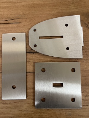 Шлифовальный станок по металлу с вакуумным подвижным столом и аспирацией