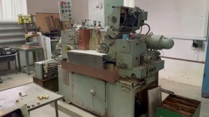 бесцентрошлифовальный станок 3М182