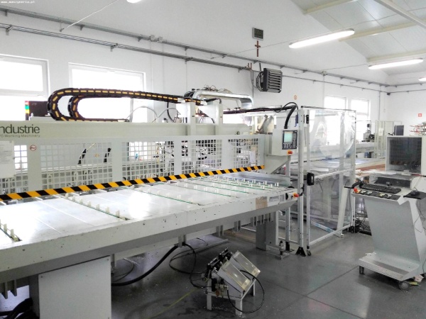 Обрабатывающий центр для профилей FOM INDUSTRIE