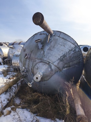 ёмкость с конусным дном и подогревателем объёмом 10 кубометров инв.9