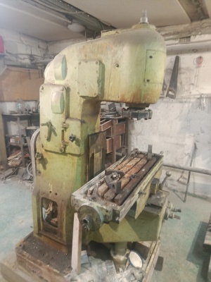 Вертикально фрезерный станок