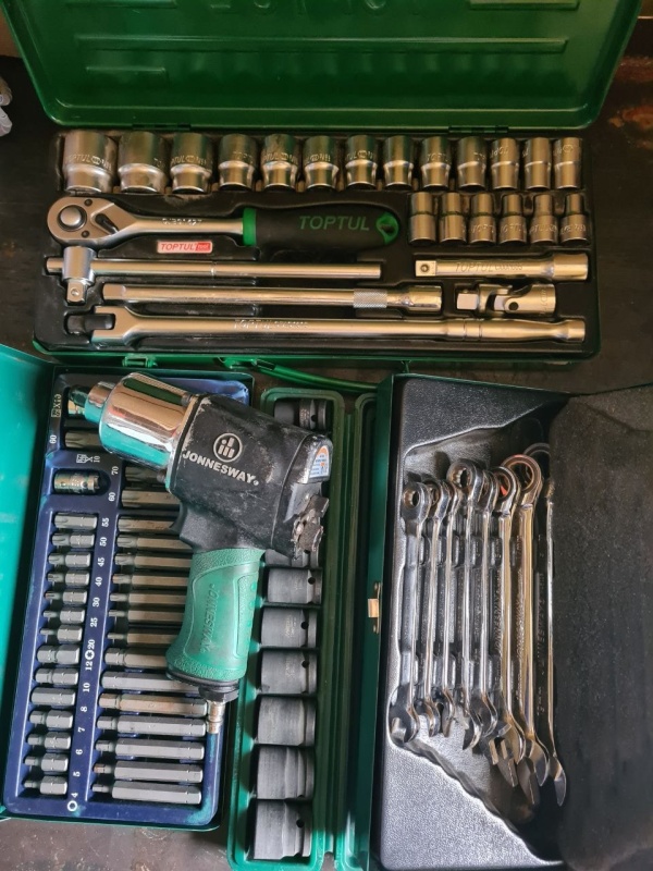 Пневмогайковерт, ключи, гайки, головки