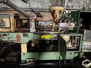 ДЕ3127 термопластавтомат