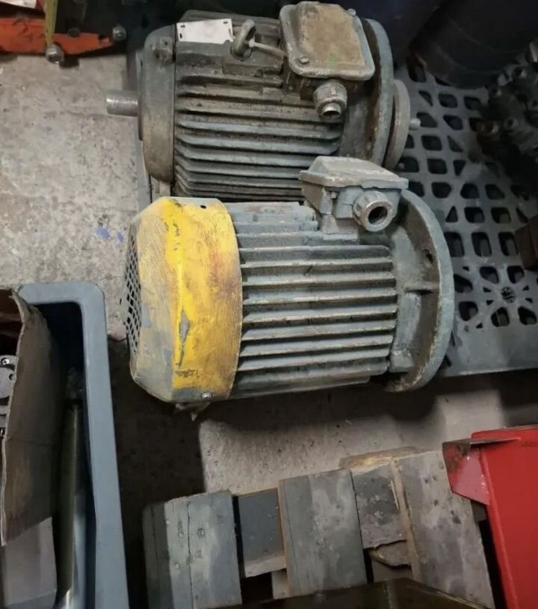 Электродвигатели 380 почти новые
