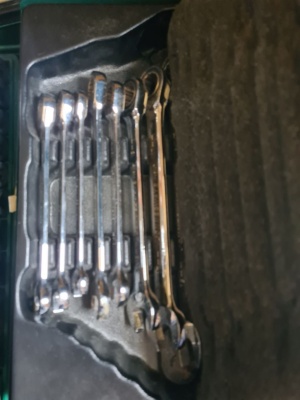 Пневмогайковерт, ключи, гайки, головки