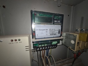 Низковольтное комплектное устройство ввода, учета, распределения и управления в собранном состоянии