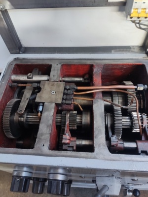 универсальный токарно-винторезный станок 16Б16