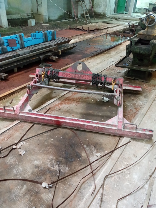 Грузоподъёмная траверса с технологическими зажимами (захватами) грузоподъёмность 2,2 тонны