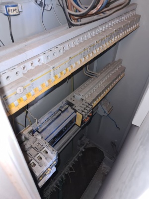 Низковольтное комплектное устройство ввода, учета, распределения и управления в собранном состоянии