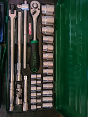 Пневмогайковерт, ключи, гайки, головки