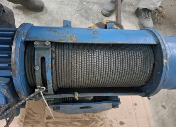 Таль электрическая ( тельфер передвижной ) 1 т. Почти новый. Болгария