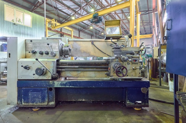 1К62Д токарно-винторезный станок