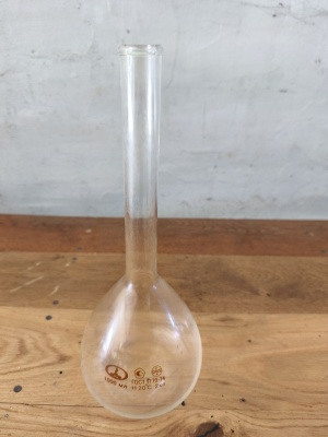 Лабораторная посуда, колбы, ёмкости, чашки петри, пробирки