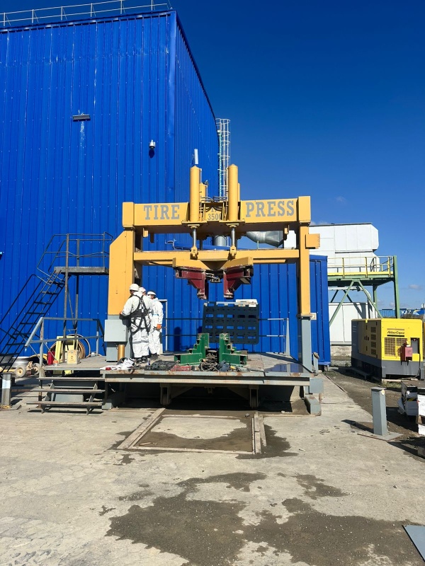 Канадский шинный пресс 350 тонн, шины до 51 дюйма