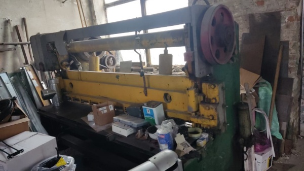 Гильотина на 2500 мм