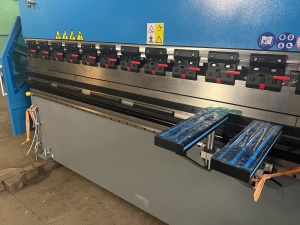 Пресс листогибочный LDMA 160/3200 c ЧПУ DELEM DA53T