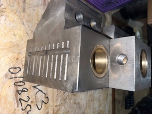 Блок тисков пара для каретки на станок резьбонарезной 5993-5А993