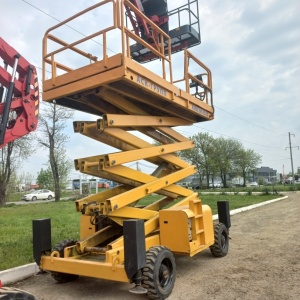 Купить самоходные ножничные подъемники / Продажа подъёмников с высотой 8,10,12,14,16,18 метров / Дизельный и электрический подъёмник