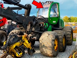 Стекло лобовое JOHN DEERE L202784 L207859 поликарбонат 12мм