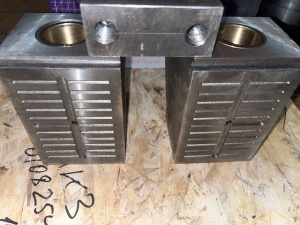 Блок тисков пара для каретки на станок резьбонарезной 5993-5А993