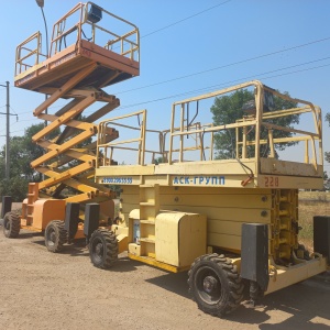 Купить самоходные ножничные подъемники / Продажа подъёмников с высотой 8,10,12,14,16,18 метров / Дизельный и электрический подъёмник