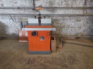 вертикально-фрезерный станок Kraton WMM-2,25 (2250 Вт)